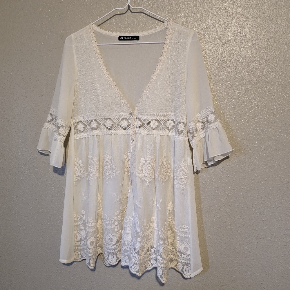 ORIGAMI by Vivian BOHO lite white lace ornate button down V-Neck w/bell sleeves
